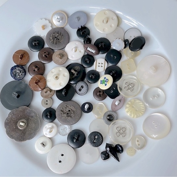 Vintage Button Collection Lot 300+ Mixed Colors Gold Blue Black White Assorted - Picture 6 of 12